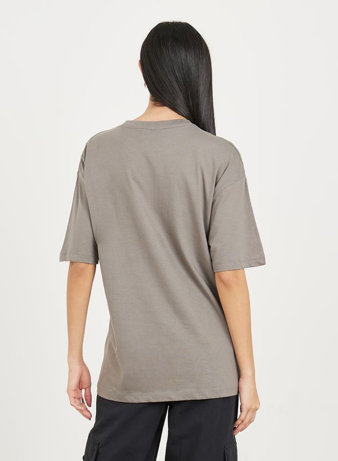 ستايلي تيشيرت طويل بطبعة جرافيك واسع - Image 4